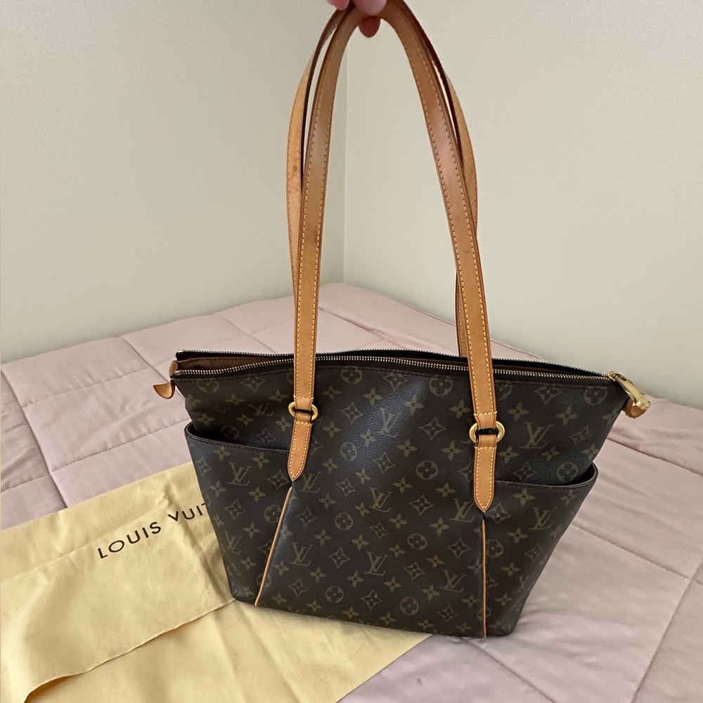 Louis Vuitton Totally MM - Picture 2 of 16